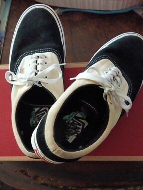 Vans Black & White Canvas Sneakers - Classic Low Top  Unisex Womens Size 9